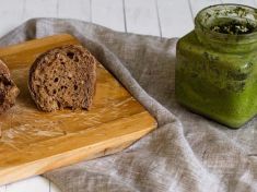 Tip na večeři: Pasta s pestem z medvědího česneku