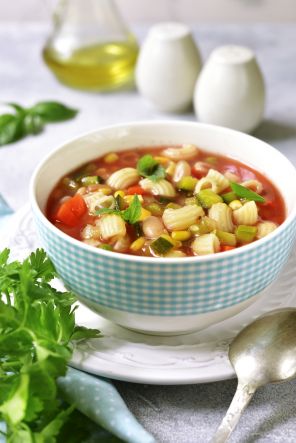 minestrone shutterstock 674142619