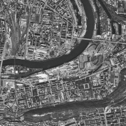 Jak se měnilo koryto Vltavy a podoba území dnešního Karlína? Mapa z roku 1989