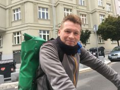 Elektrokolo? To je pro mě degradace, říká nejdéle sloužící kurýr zvaný Pumpička