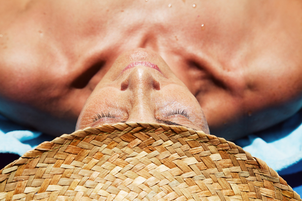 oplovani stara zena shutterstock 108120590