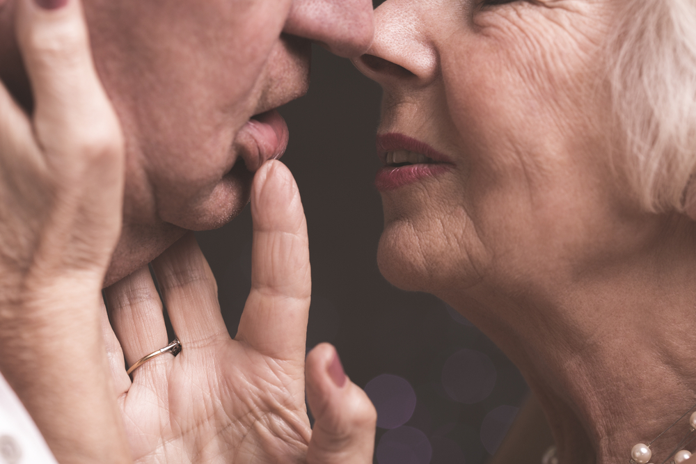 sex starosi shutterstock 473590420